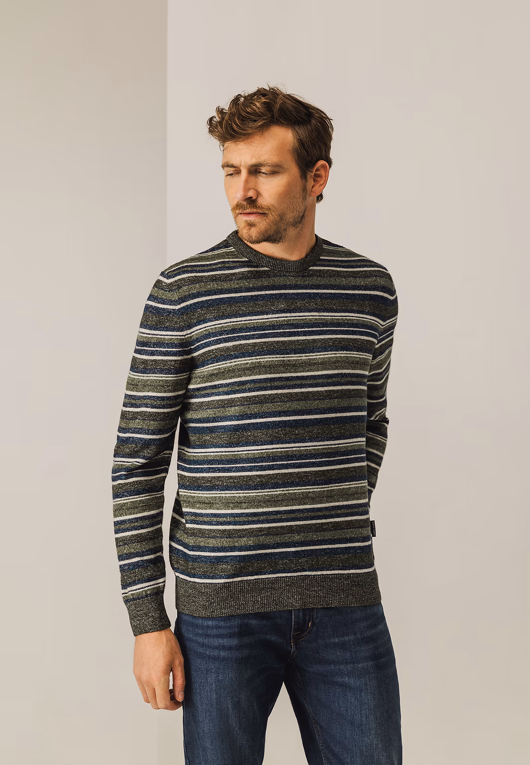 C-neck striped