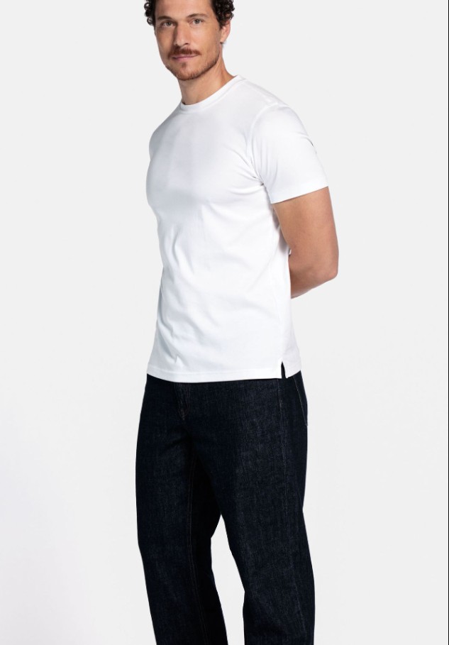 C-neck tee