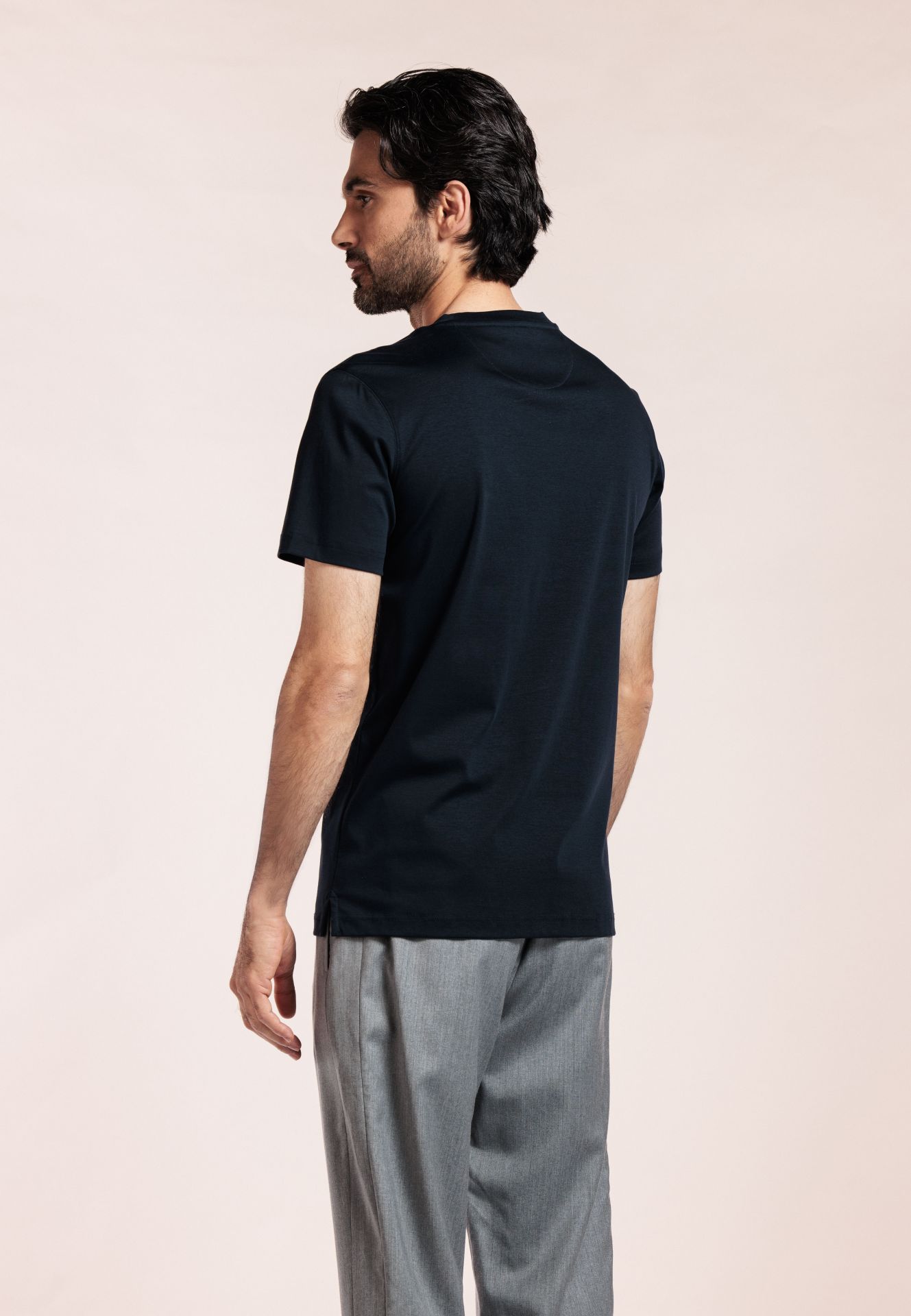 C-neck tee